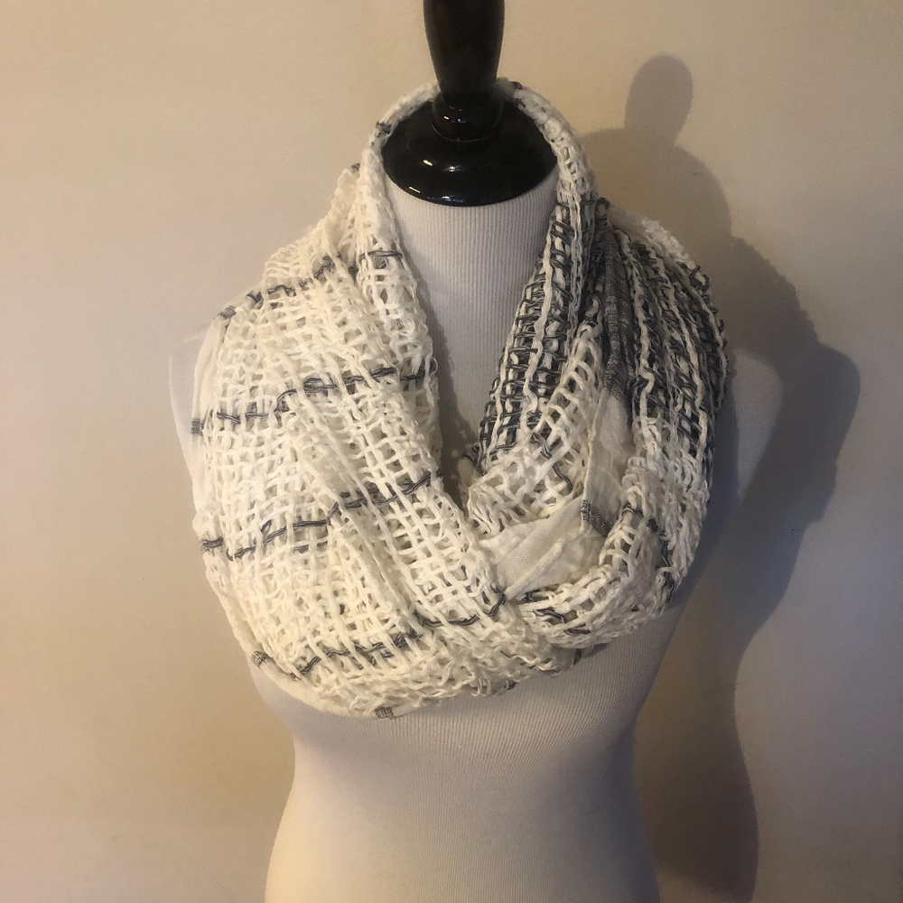 GREY & WHITE INFINITY SCARF